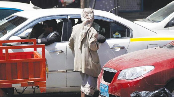 الجوع يلتهم صنعاء.. والحوثيون ينفقون الملايين على احتفالات المولد