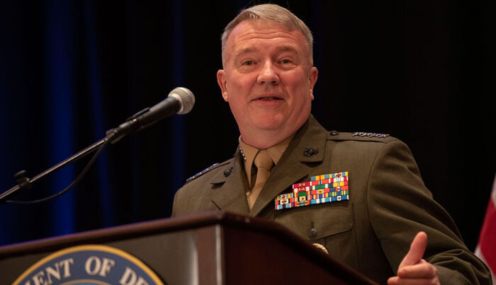 قائد القيادة الأميركية الوسطى: هذه الجهة تعرقل التوصل لحل سياسي في اليمن