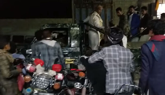 على خطى داعش والقاعدة.. شاهد كيف يعتقل الحوثيين الفنانيين والعرسان يوم زفافهم