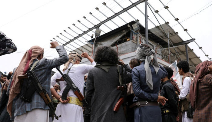 تصاعد الانتهاكات الحوثية بحق الشركات والمحال التجارية