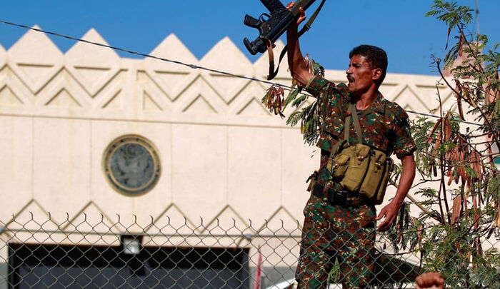 السفارة الأمريكية تحيي الذكرى الرابعة لاحتجاز موظفيها في صنعاء