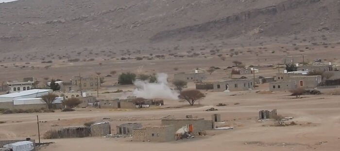 مليشيا الحوثي تقصف قرى صرواح الآهلة بالسكان بالصواريخ وقذائف المدفعية (فيديو)