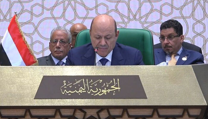 رئيس مجلس القيادة الرئاسي يدعو الى تصنيف عربي جماعي للمليشيا الحوثية كمنظمة إرهابية