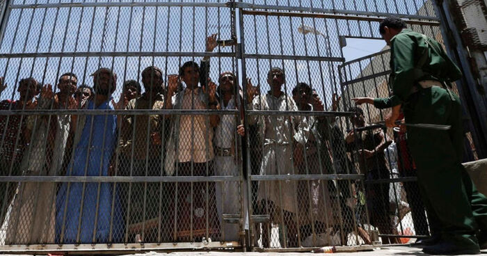 إضراب مفتوح عن الطعام لعشرات المعتقلين في سجن حوثي بصنعاء لليوم العاشر