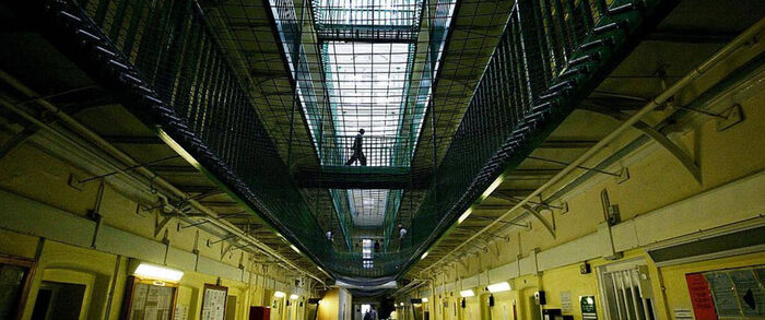 شبح كورونا يجبر بريطانيا على إطلاق سراح السجناء