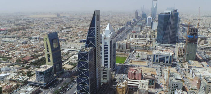 «المركزي السعودي» ينفي تجميد حسابات لعمالة أجنبية