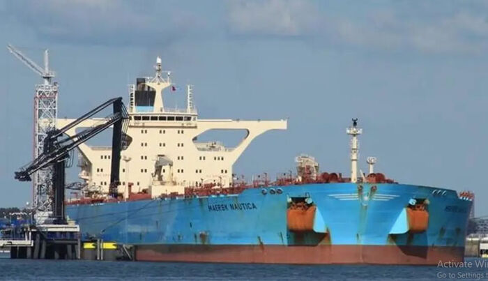 سفينة تبحر من جيبوتي إلى اليمن لسحب مليون برميل نفط من خزان صافر