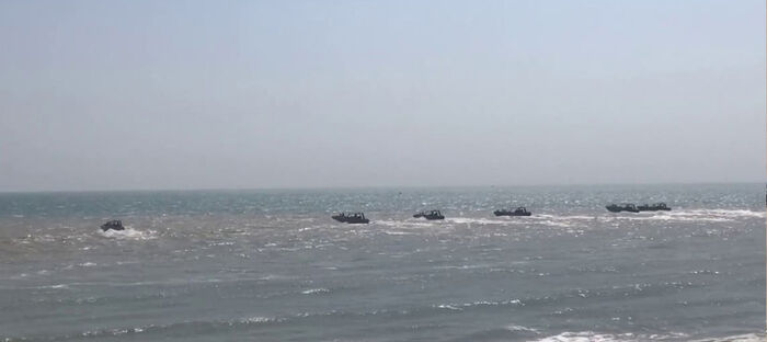 قوات دولية تعترض شحنة مخدرات كبيرة في البحر الأحمر بطريقها إلى الحوثيين