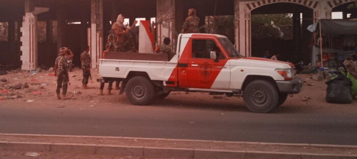 حملة تفتيش ميدانية لمنع احتكار المواد الغذائية بالمخا