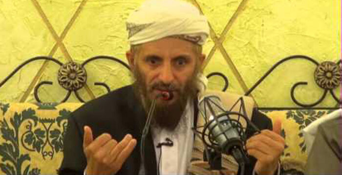 شيخ علم يهاجم مليشيا الحوثي ويتهمها بممارسة التضييق على الإسلام في إب (فيديو)