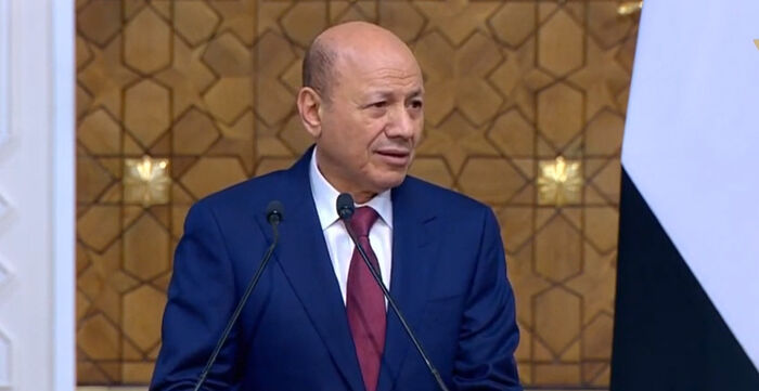 العليمي: بحثت مع الرئيس المصري المخاطر المحدقة بأمن وسلامة الملاحة وزيادة الأنشطة العدائية بدعم إيران