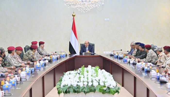 اجتماع يناقش الوضع العسكري وجاهزية القوات الحكومية لمعركة استعادة الدولة