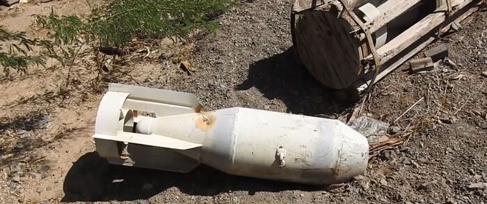 تفكيك حقل ألغام وقذائف صاروخية حوثية غرب تعز .. فيديو