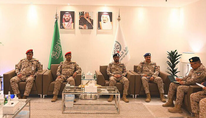 اليمن يبحث مع السعودية هجمات الحوثيين على الموانئ