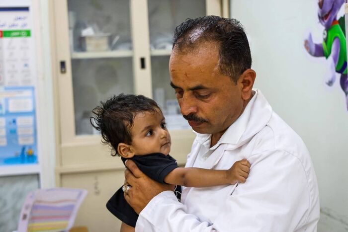 مستشفيات تحت النار.. كيف حول الحوثي العلاج إلى جريمة في اليمن؟