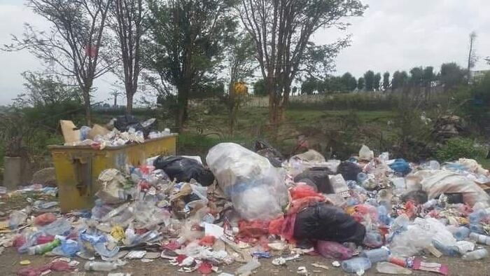 تكدس القمامة في شوارع إب بسبب صراع قيادات حوثية على إيرادات صندوق النظافة