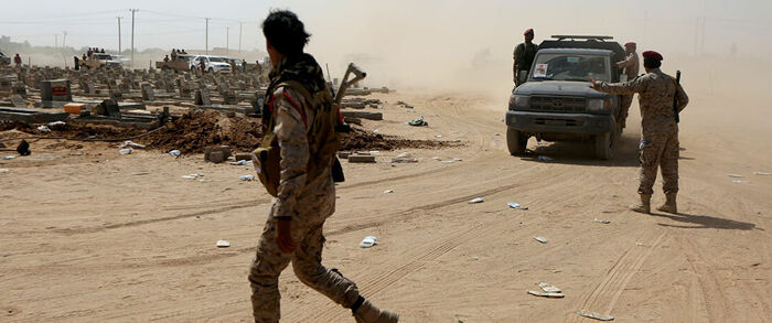 موقف نادر.. انتقاد سعودي علني لقوات الشرعية في اليمن