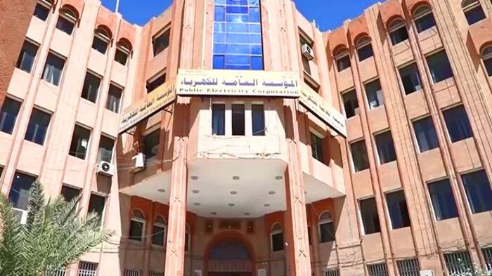 موظفوا مؤسسة الكهرباء يشكون مصادرة المليشيا لحقوقهم