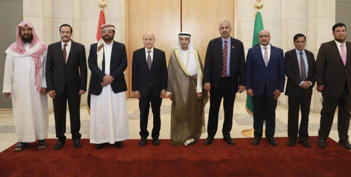 وكالة: وصول الزبيدي ورئيس الحكومة إلى العاصمة المؤقتة عدن