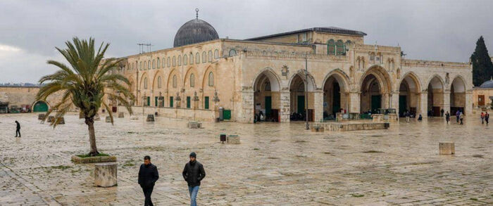 مستوطنون يعاودون اقتحام المسجد الأقصى بعد صلاة الظهر