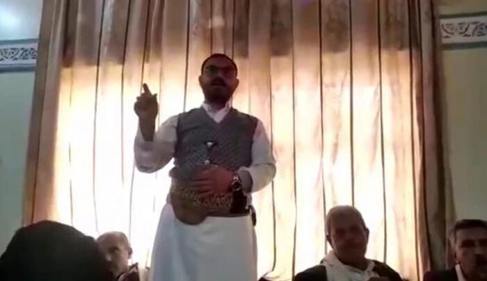 مشرف حوثي يفرض 40 مليون ريال و10 قوافل غذائية على أهالي عُزل دمت بالضالع