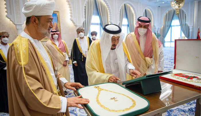 عمان تنظم إلى المجتمع الدولي لمطالبة الحوثيين بتنفيذ القرارات الدولية