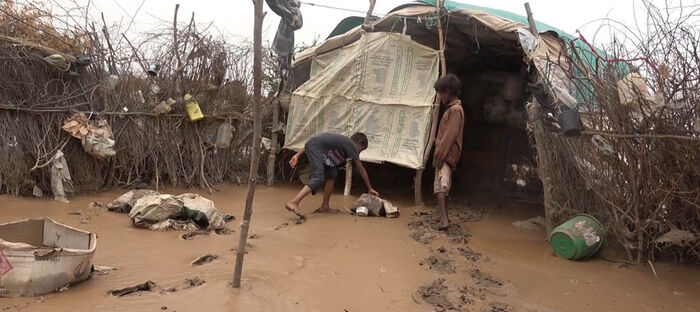 السيول تجرف مخيمات النازحين وتهدم منازل المواطنين في محافظة الحديدة