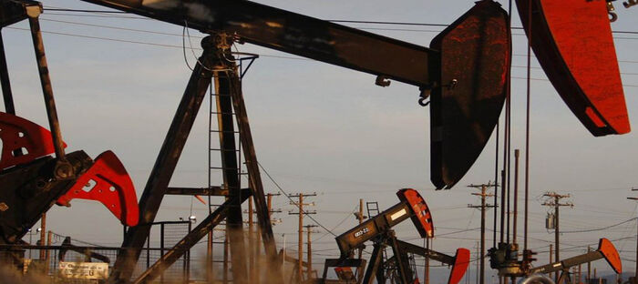 الخام الأميركي يعوض جزءاً من خسائره ويرتفع 30%