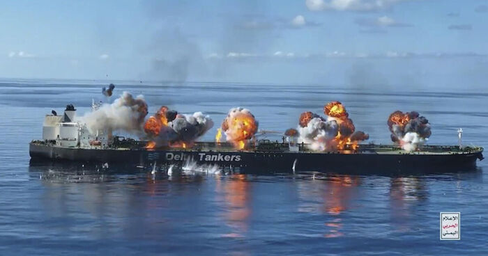 التصعيد الحوثي في البحر الأحمر.. مناورة إيرانية أم ورقة ضغط تفاوضية؟