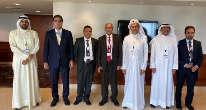 رئيس خطوط الجوية اليمنية يلتقي قيادات شركتي الآفكو وإيركاب لتأجير الطائرات