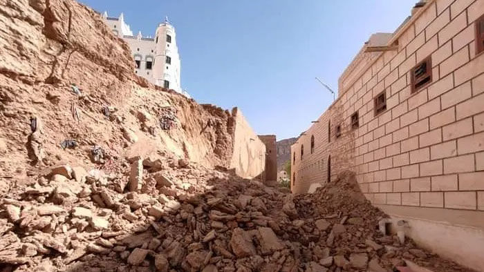 عمره 500 عام.. انهيار سور قصر تاريخي شرق اليمن بسبب الإهمال