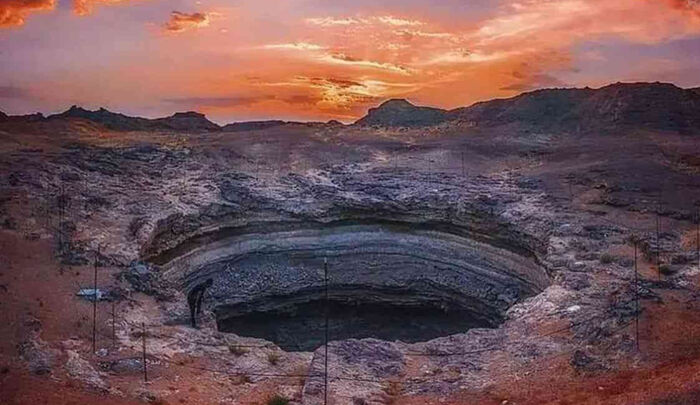 فريق عماني يكشف حقيقة بئر «سجن الجن» في اليمن (فيديو)