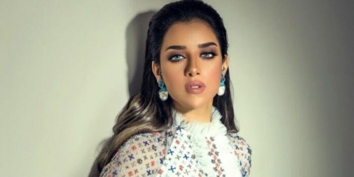 بلقيس فتحي تغني للعزل المنزلي(فيديو)