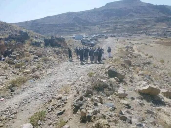 مليشيا الحوثي تطلق الرصاص الحي على ملاّك الأراضي في بني مطر وتبسط عليها مجددا