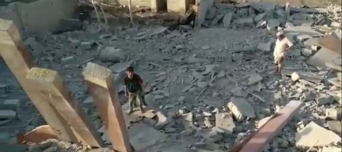 قصف صاروخي حوثي يدمر منازل مواطنين بالحديدة