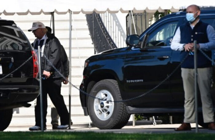 ترامب يغادر البيت الأبيض من الحديقة الجنوبية للمرة الأخيرة