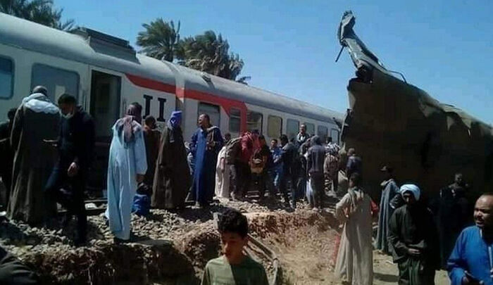 وفاة 32 وإصابة 66 في تصادم قطارين بسوهاج