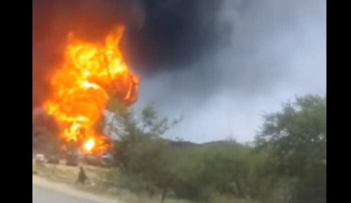 الحوثيون يفجرون 20 ناقلة وقود في البيضاء كانت في طريقها إلى صنعاء