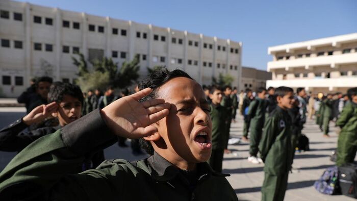 الحوثي يقايض طلاب المدارس: المعدل مقابل القتال