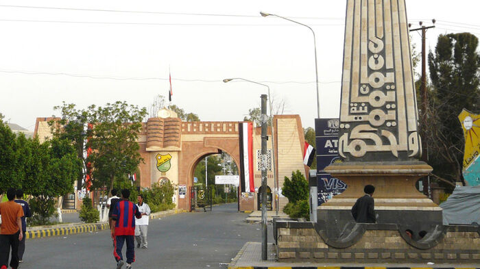 الحوثي يحوّل الجامعات إلى معسكرات طائفية.. استهداف التعليم في زبيد وصنعاء تحت التهديد