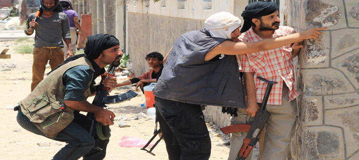 مصدر: مليشيا تابعة للإصلاح في تعز ترفض قرارات المحافظ وتختطف لجان مشكلة