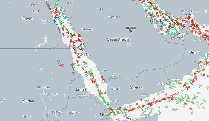 مليشيا الحوثي تحاول تضليل أنصارها بادعاءات منع السفن الإسرائيلية من عبور البحر الأحمر