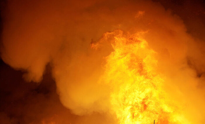 بالفيديو.. شاهد حريق هائل في سوق الأعلاف بالسعودية