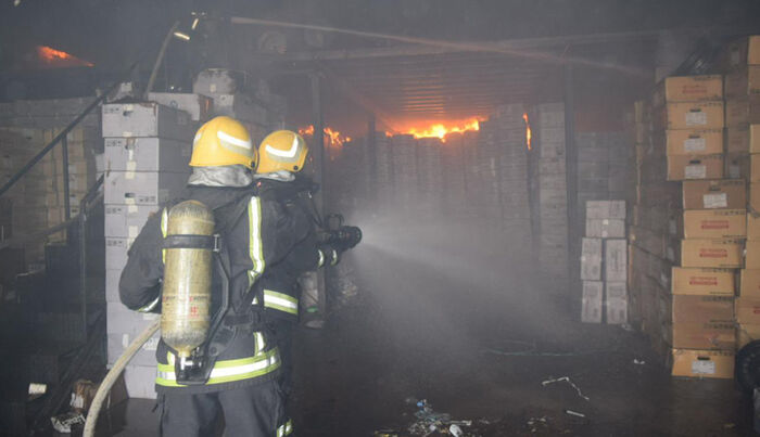 حريق في المستودعات بالصناعية الأولى في الرياض (صور)