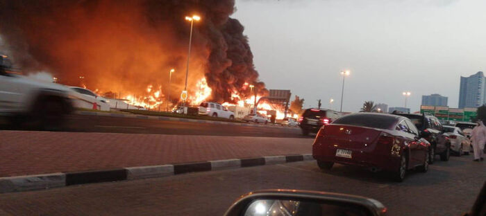 حريق ضخم في عجمان بالإمارات العربية المتحدة.. فيديو