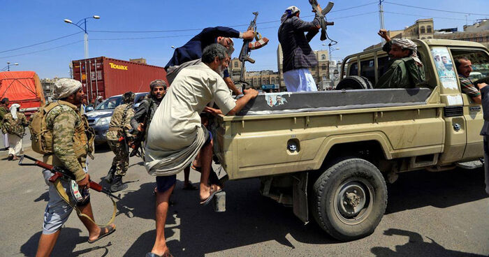 مليشيا الحوثي تشن حملة اختطافات انتقامية في مقبنة عقب انشقاق قيادي ميداني