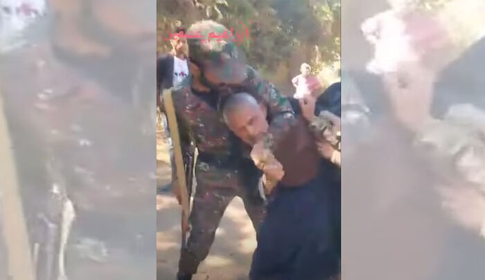 حوثيون يعتدون على رجل مسن في مديرية جبلة بمحافظة إب.. فيديو يوثق الاعتداء أمام أهله