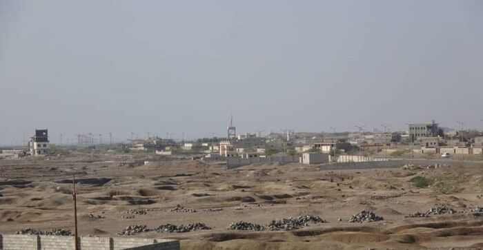 الحديدة.. «الإرهابية» تستهدف حي منظر الشعبي بعشرات الصواريخ والقذائف المدفعية