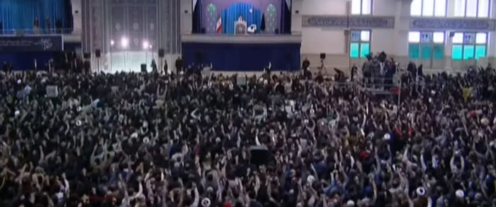 موقف جديد يكشف حقيقة تبيعة الحوثيين لإيران