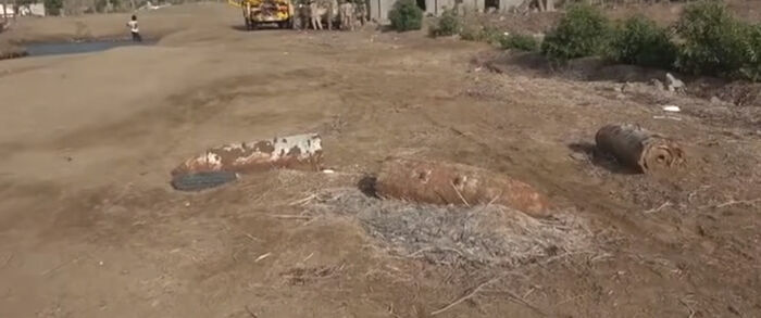 انتزاع  5 رؤوس صاروخية زرعها الحوثيون بالحديدة